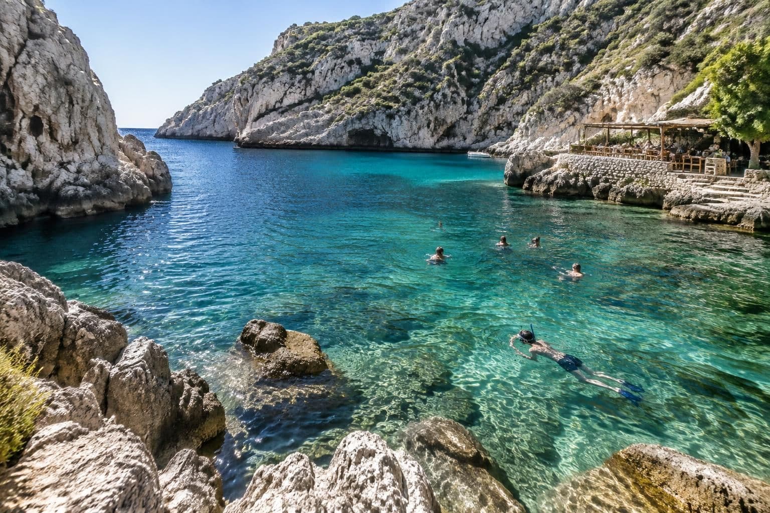 découvrez limnionas beach à zakynthos : baignade dans une crique cristalline, snorkeling et pause gourmande dans une taverne au bord de l’eau.